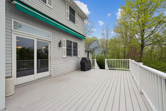 $945,000 | 126 Primrose Lane, Hartford, VT 05059