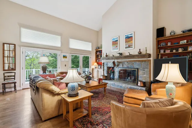 $945,000 | 126 Primrose Lane, Hartford, VT 05059