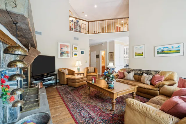 $945,000 | 126 Primrose Lane, Hartford, VT 05059