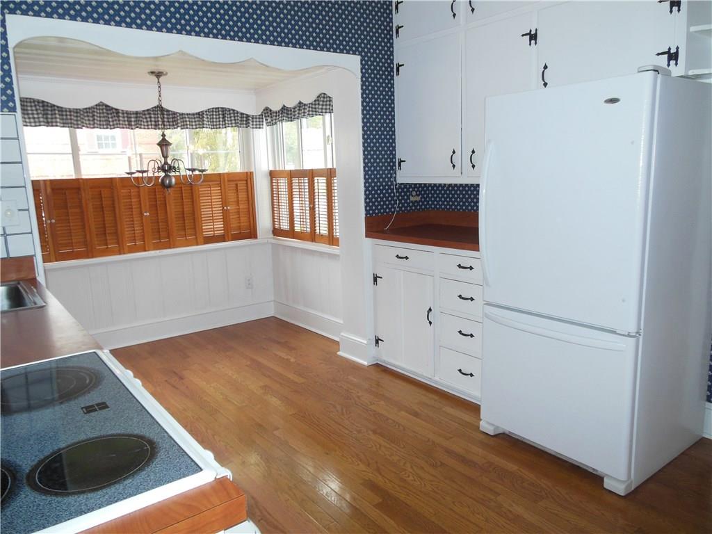 108 Ludwig Road New Castle, PA 16105 - Photo 10 of 20 Kitchen with breakfast nook