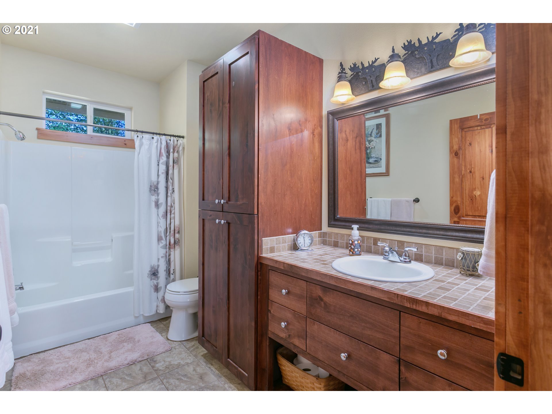 180 Merganser Road Longview, WA 98632 - Photo 16 of 32 a bathroom with a granite countertop sink toilet a large mirror and shower