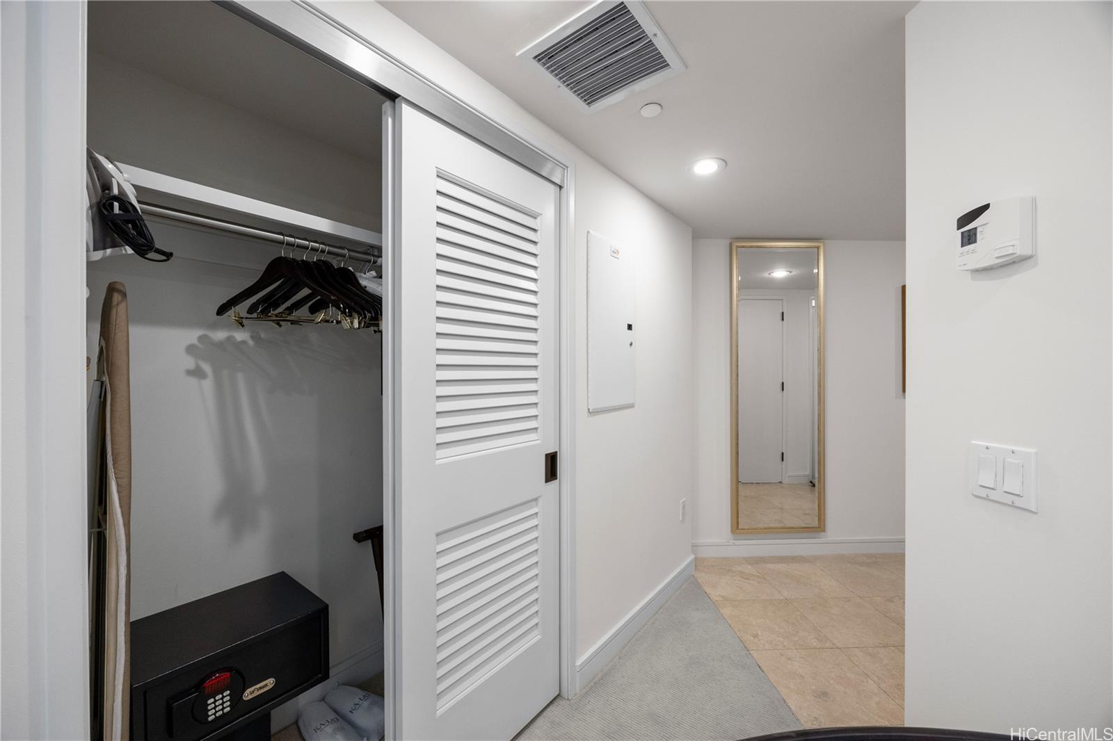 223 Saratoga Road, Unit 1114 Honolulu, HI 96815 - Photo 4 of 23 a view of bathroom