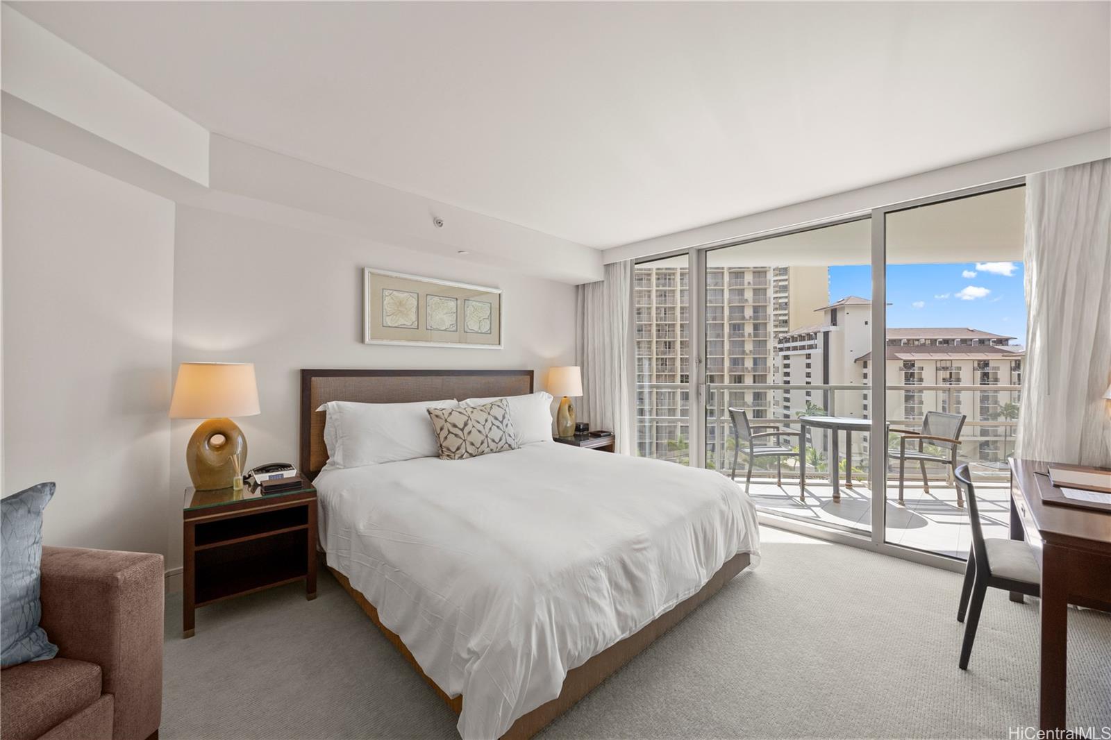 223 Saratoga Road, Unit 1114 Honolulu, HI 96815 - Photo 10 of 23 a bedroom with a bed and a large window