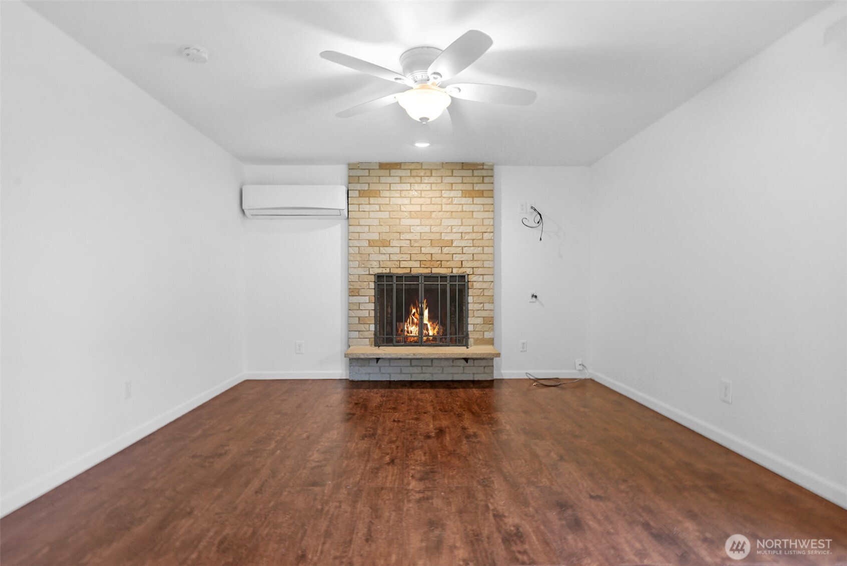 2105 100th Street Southeast Everett, WA 98208 - Photo 9 of 31 wooden floor in an empty room with a window