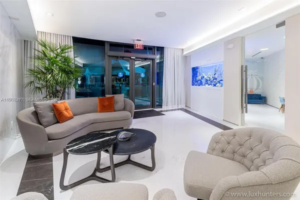 $1,385,000 | 300 South Pointe Drive, Unit 906, Miami Beach, FL 33139