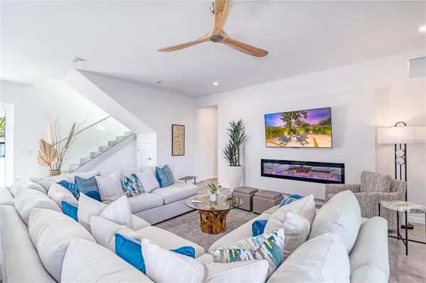 $25,000 | 2585 Clematis Street, Sarasota, FL 34239