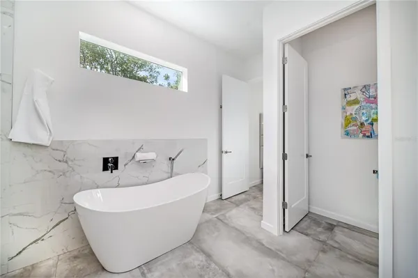 $25,000 | 2585 Clematis Street, Sarasota, FL 34239