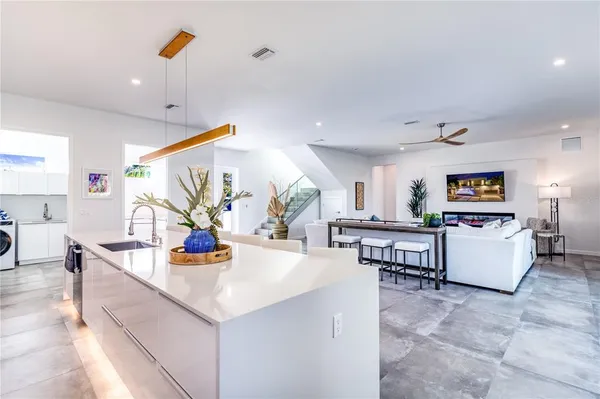 $25,000 | 2585 Clematis Street, Sarasota, FL 34239