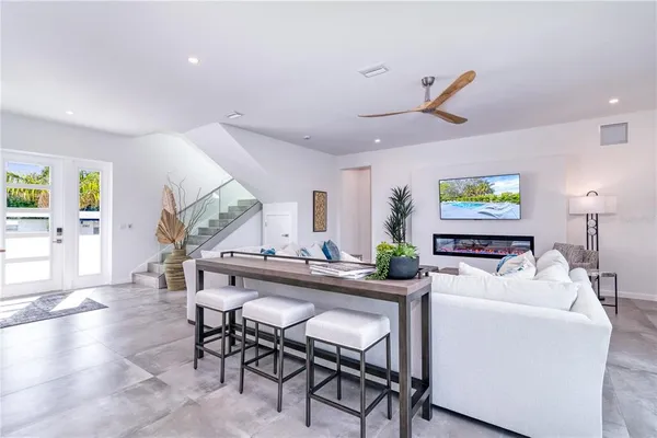 $25,000 | 2585 Clematis Street, Sarasota, FL 34239