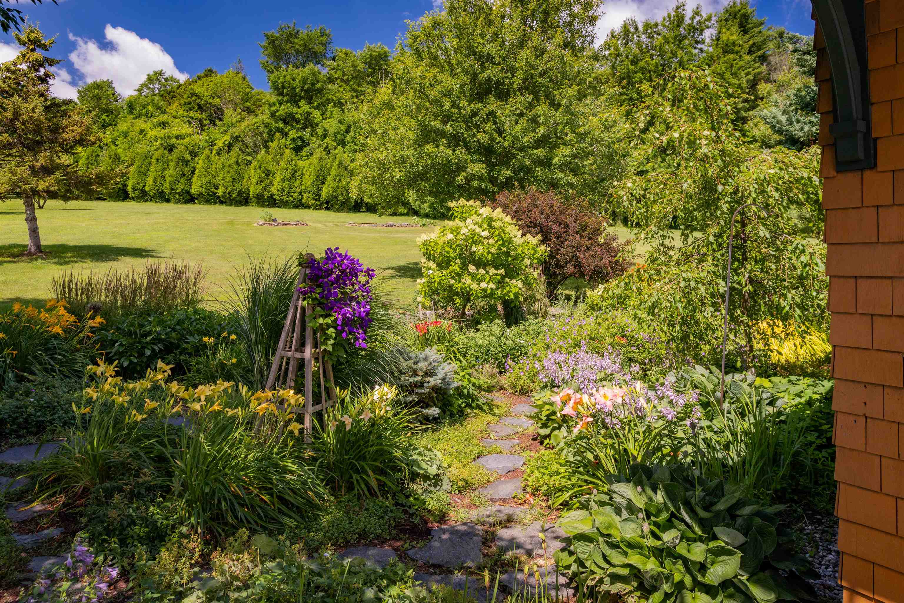 947 Oak Hill Road Williston, VT 05495 - Photo 13 of 55