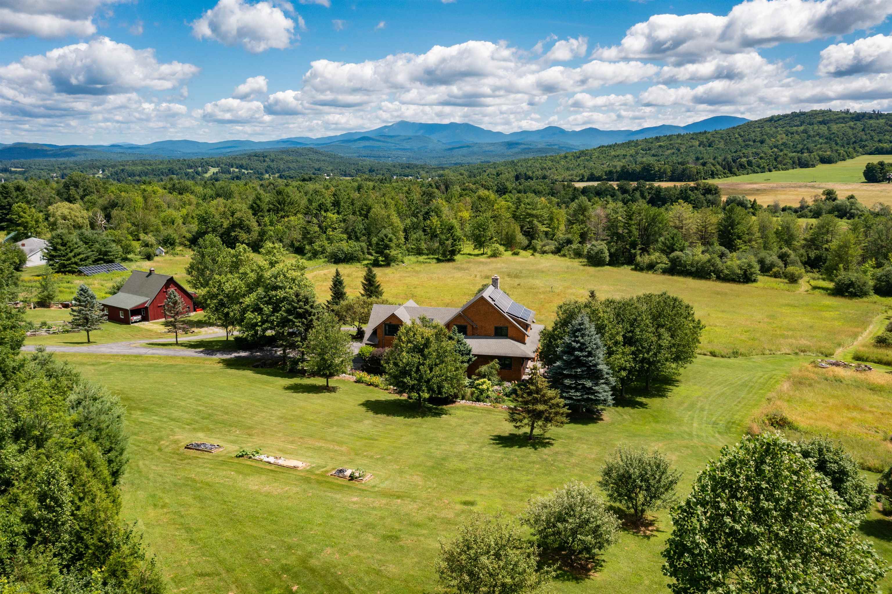 947 Oak Hill Road Williston, VT 05495 - Photo 2 of 55