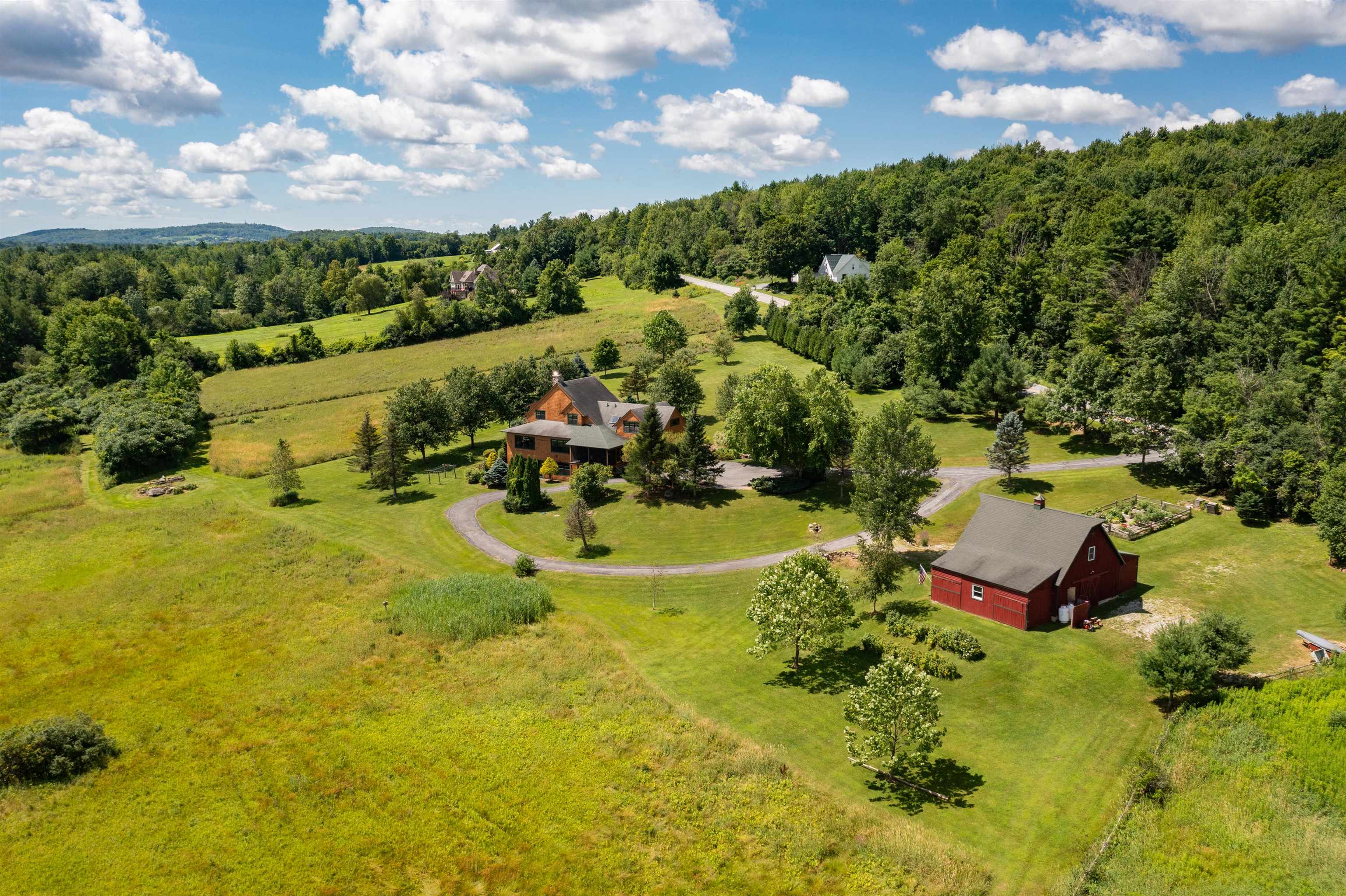 947 Oak Hill Road Williston, VT 05495 - Photo 4 of 55