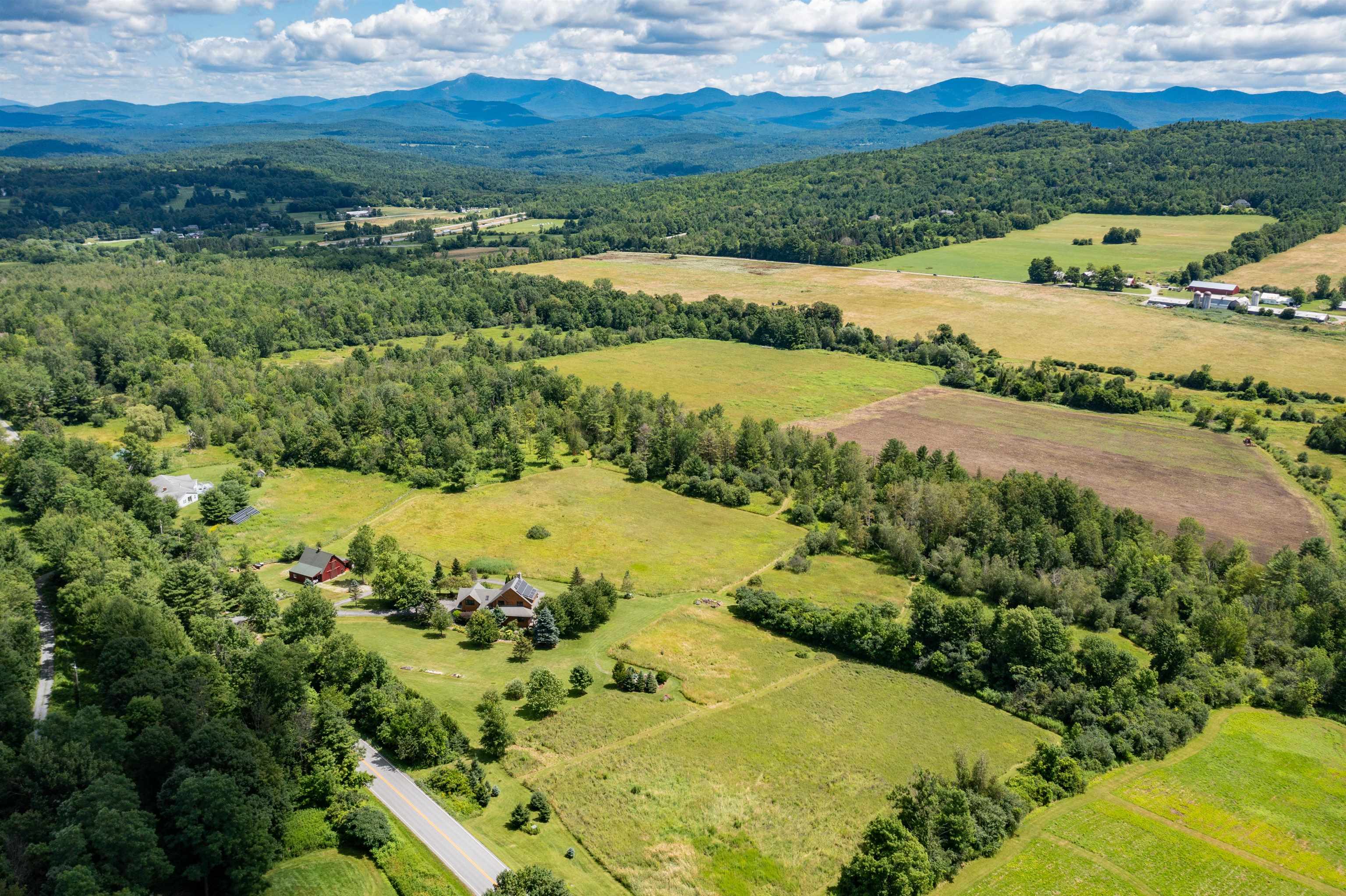 947 Oak Hill Road Williston, VT 05495 - Photo 6 of 55