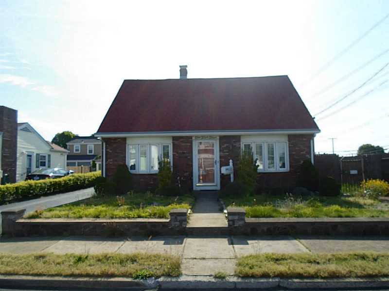 154 Edgemere Road Pawtucket, RI 02861 - Photo 1 of 17 Exterior Front.