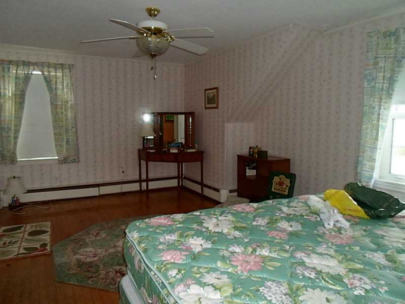154 Edgemere Road Pawtucket, RI 02861 - Photo 12 of 17 Bedroom.