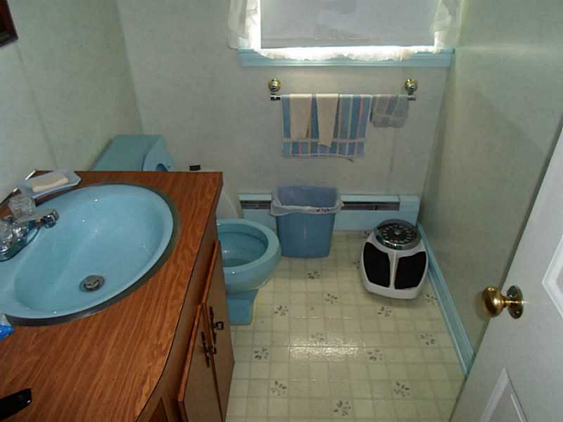 154 Edgemere Road Pawtucket, RI 02861 - Photo 15 of 17 Bathroom.