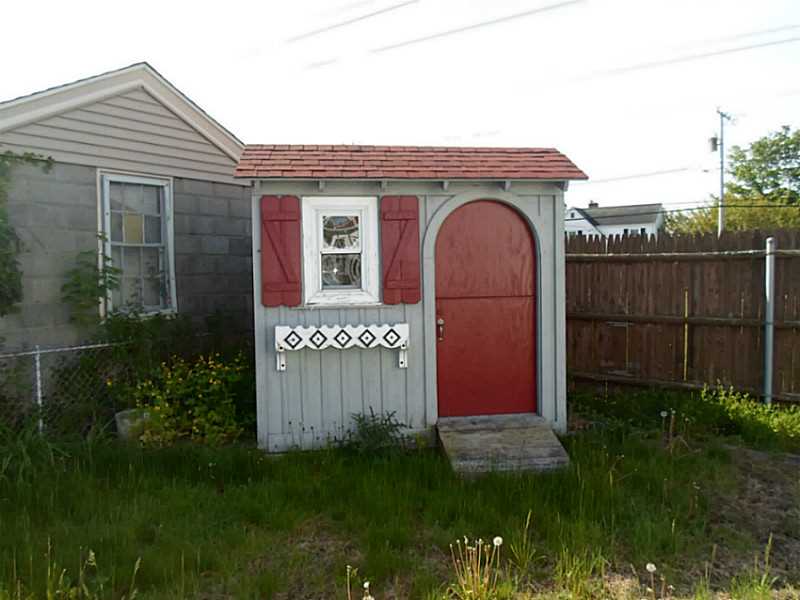 154 Edgemere Road Pawtucket, RI 02861 - Photo 4 of 17 Other.