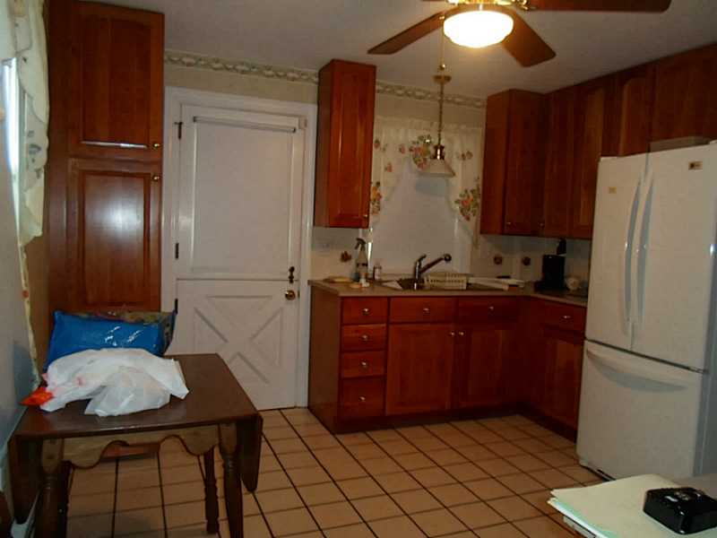 154 Edgemere Road Pawtucket, RI 02861 - Photo 6 of 17 Kitchen.