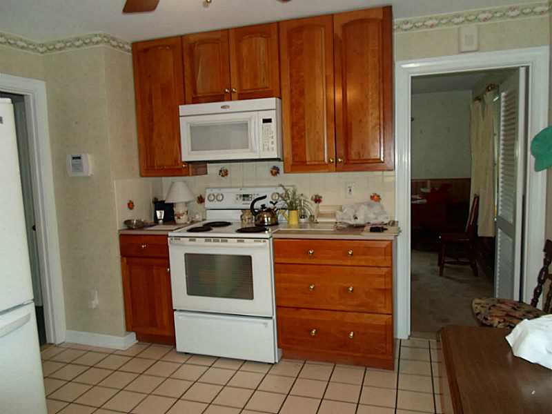 154 Edgemere Road Pawtucket, RI 02861 - Photo 7 of 17 Kitchen.