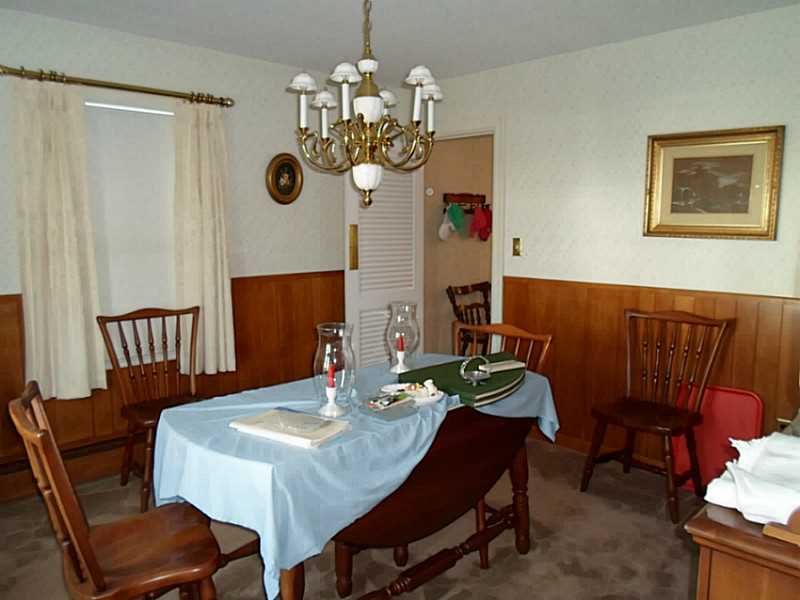 154 Edgemere Road Pawtucket, RI 02861 - Photo 9 of 17 Dining Room.