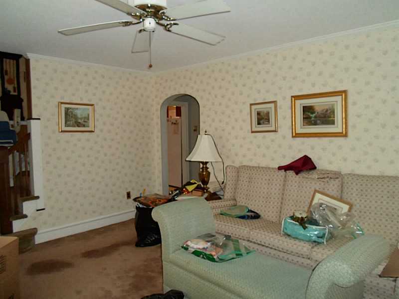 154 Edgemere Road Pawtucket, RI 02861 - Photo 10 of 17 Living Room.