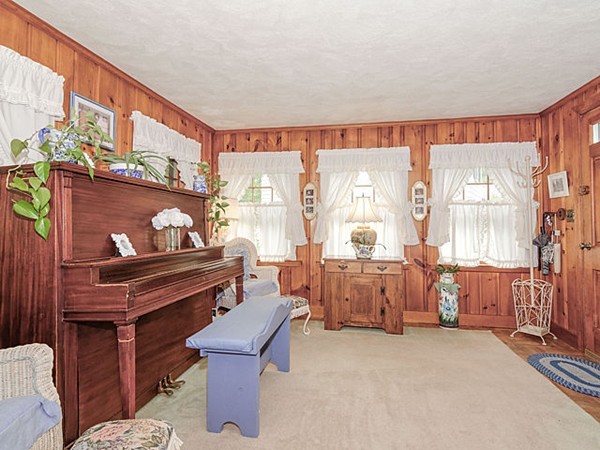 32 Sartell Road Waltham, MA 02451 - Photo 9 of 24 Gallery Image 9