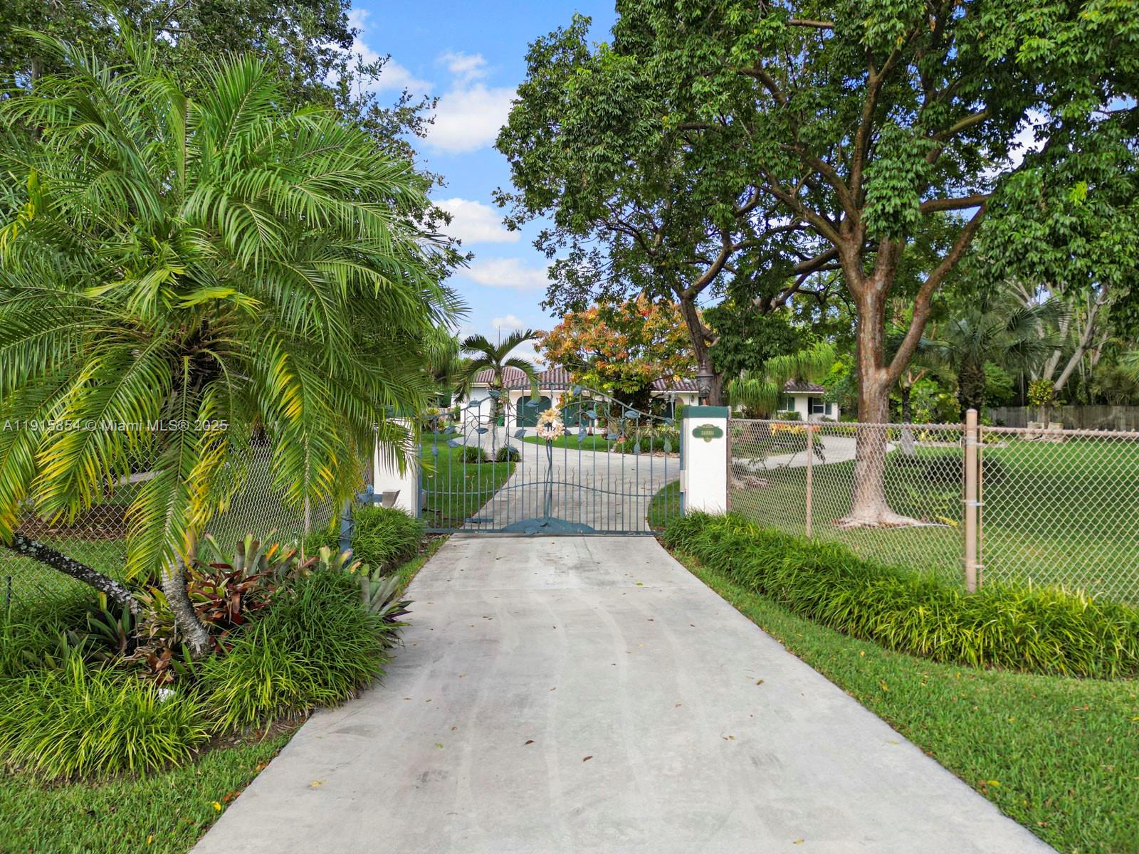 19425 Southwest 312th Street Homestead, FL 33030 - Photo 7 of 60