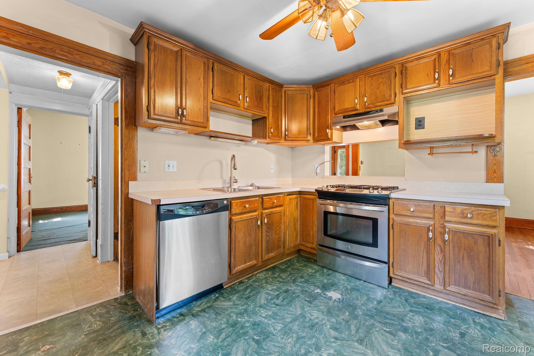 138 East Square Lake Road Troy, MI 48085 - Photo 15 of 55 19-web-or-mls-DSC01087.jpg