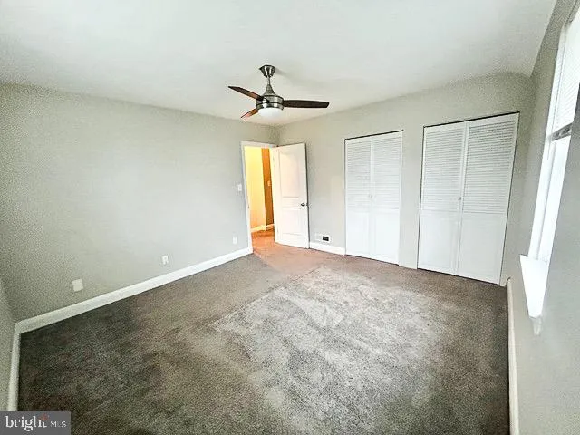 a view of entryway with chandelier