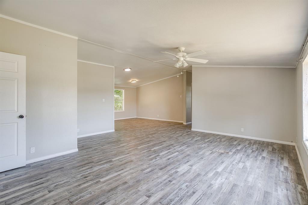 178 Valley Lake Lane Springtown, TX 76082 - Photo 8 of 33