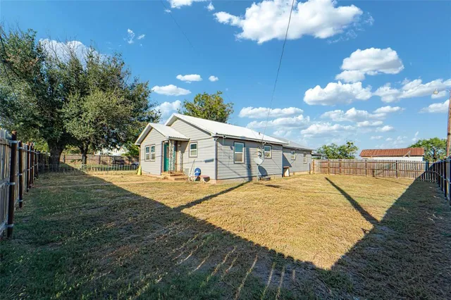$269,000 | 844 North Us Highway, Breckenridge, TX 76424