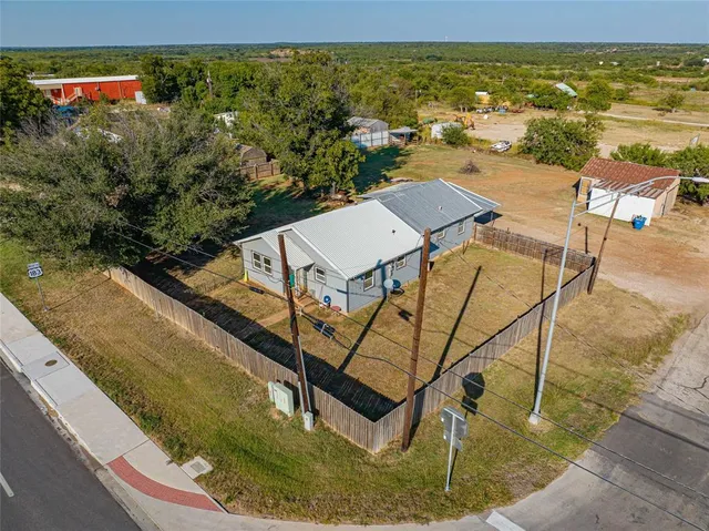 $269,000 | 844 North Us Highway, Breckenridge, TX 76424