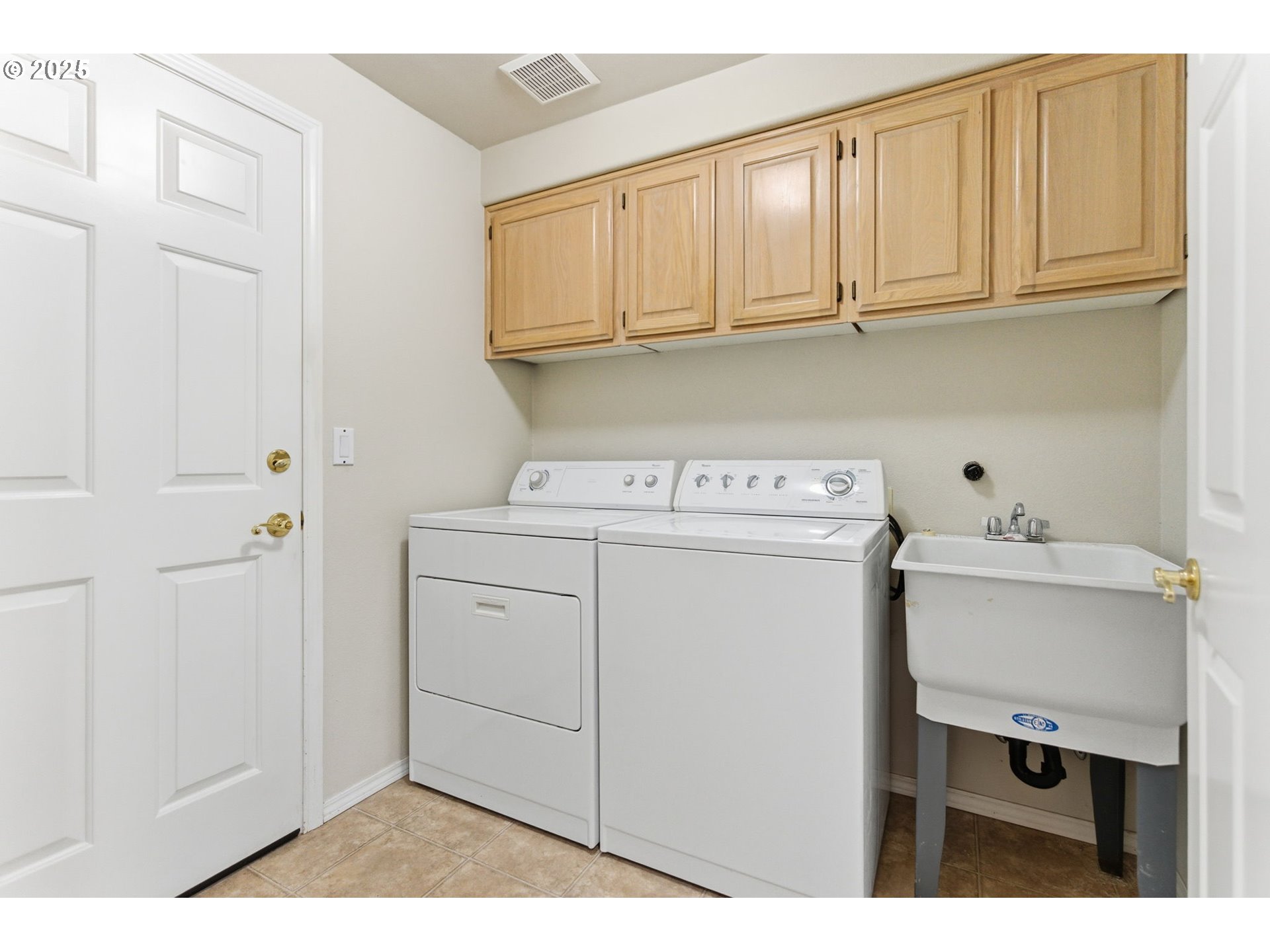 4753 Southeast 14th Street Gresham, OR 97080 - Photo 28 of 48 a utility room with dryer and washer