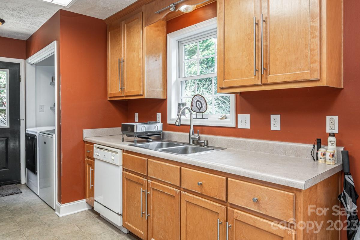 51 Upper Moffitt Road Asheville, NC 28805 - Photo 18 of 26 Gallery Image 18