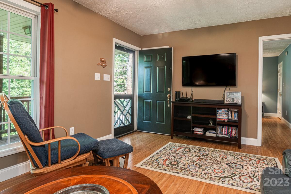 51 Upper Moffitt Road Asheville, NC 28805 - Photo 6 of 26 Gallery Image 6