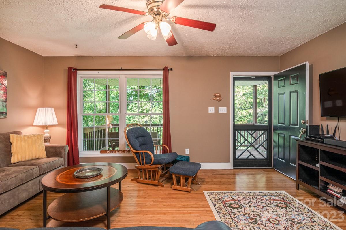 51 Upper Moffitt Road Asheville, NC 28805 - Photo 9 of 26 Gallery Image 9