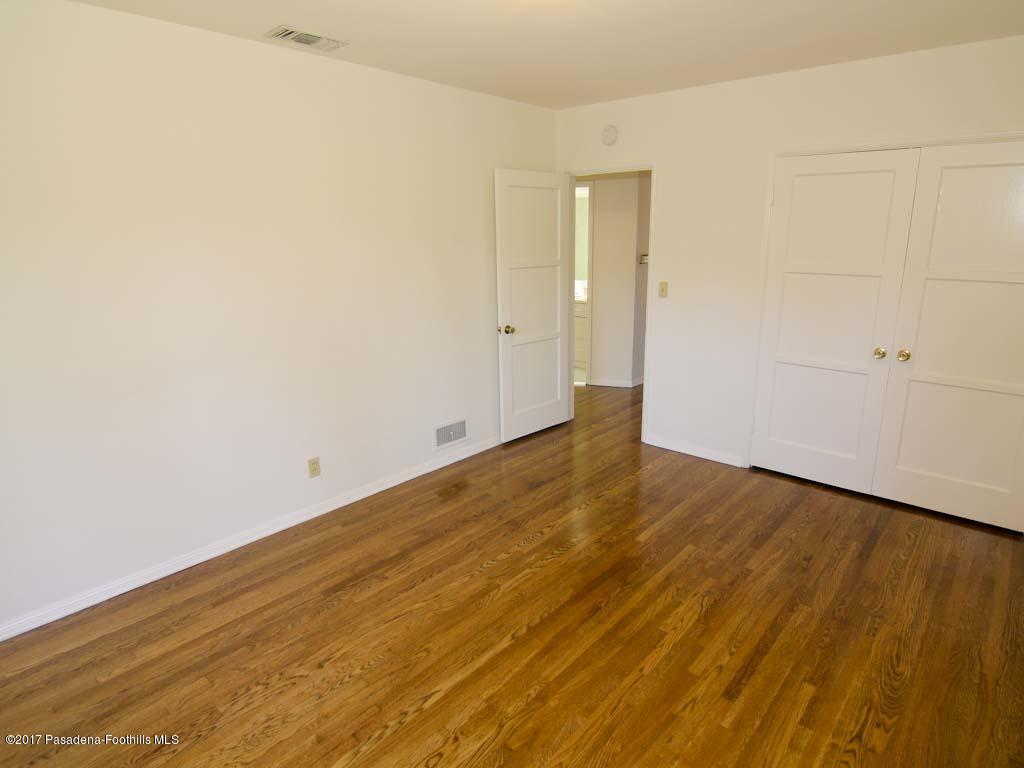 1425 Brixton Road Pasadena, CA 91105 - Photo 15 of 27 Front Bedroom
