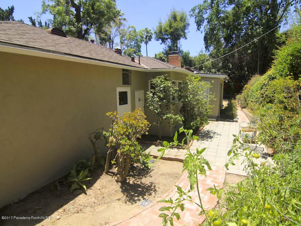 1425 Brixton Road Pasadena, CA 91105 - Photo 20 of 27 Rear patio