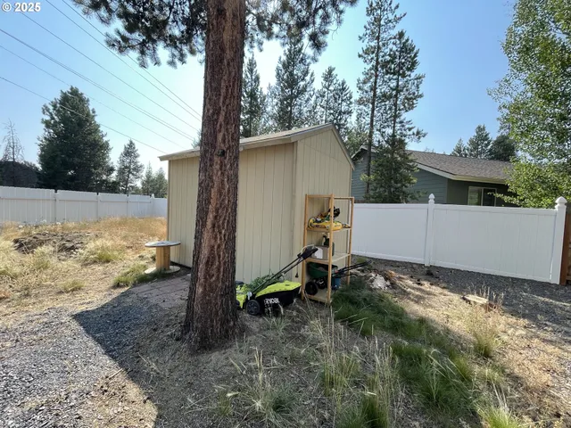 $435,000 | 16691 Oakridge Place, La Pine, OR 97739