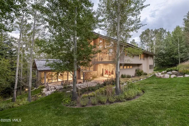 a view of a back yard of the house