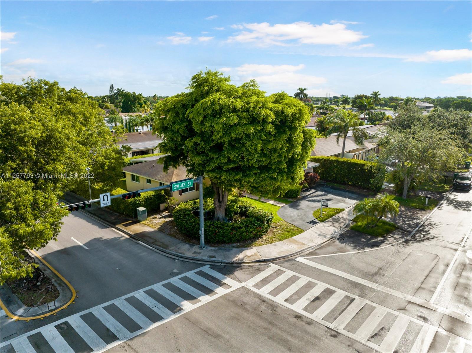 14121 Southwest 47th Street Miami, FL 33175 - Photo 38 of 45 a view of a garden