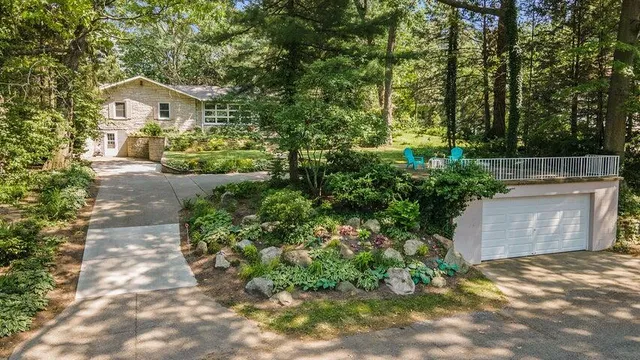 $559,000 | 17708 Oakwood Drive, Spring Lake, MI 49456