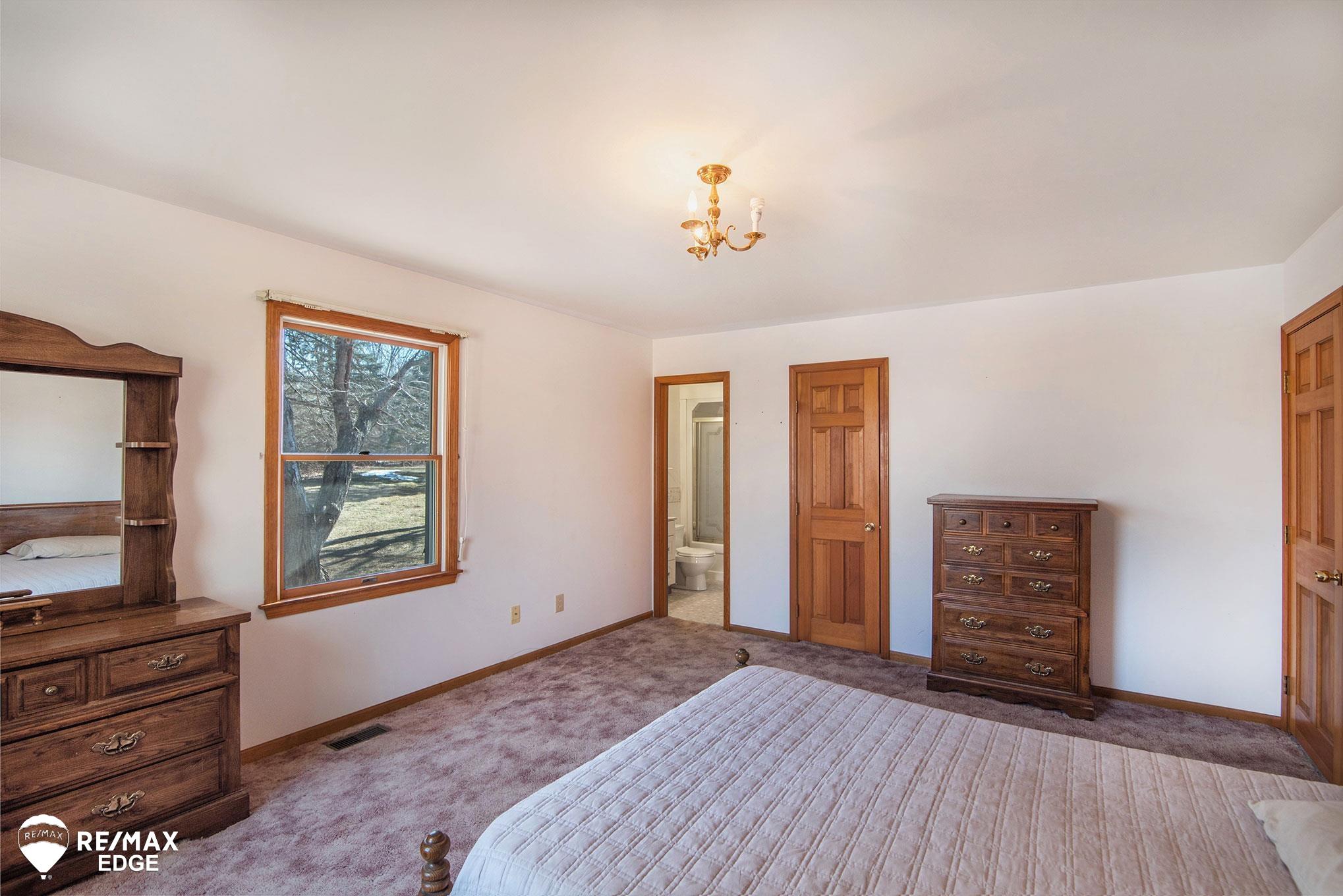 102 Gray Road Lapeer, MI 48446 - Photo 26 of 39 50103820-27.JPG