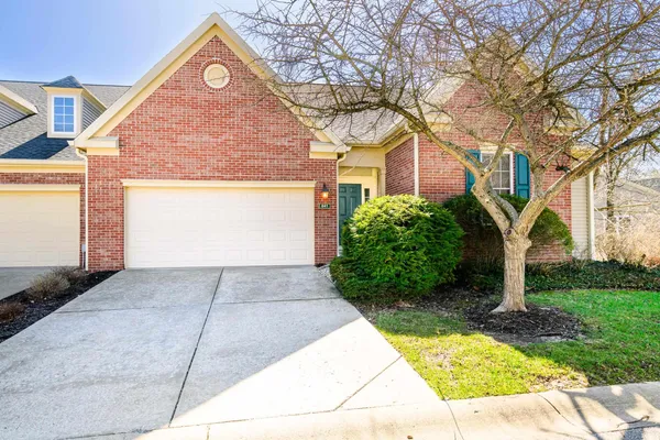 $499,900 | 841 South Fieldcrest Court, Bloomington, IN 47401