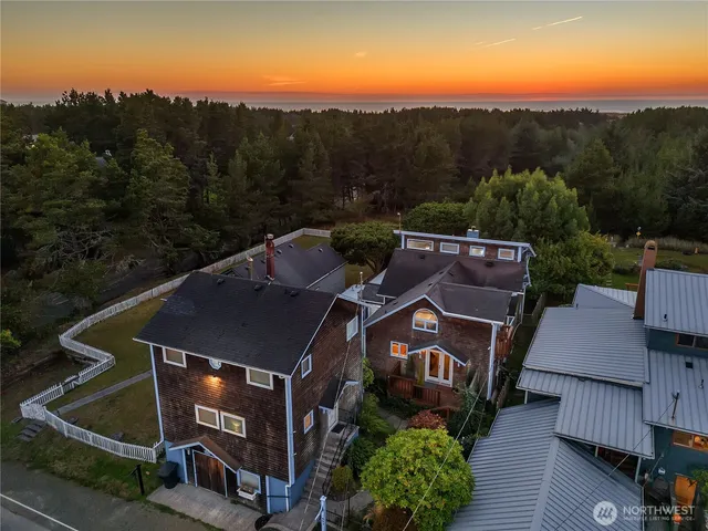 $868,000 | 607 Ocean Beach Boulevard North, Long Beach, WA 98631