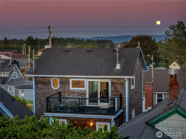 $868,000 | 607 Ocean Beach Boulevard North, Long Beach, WA 98631