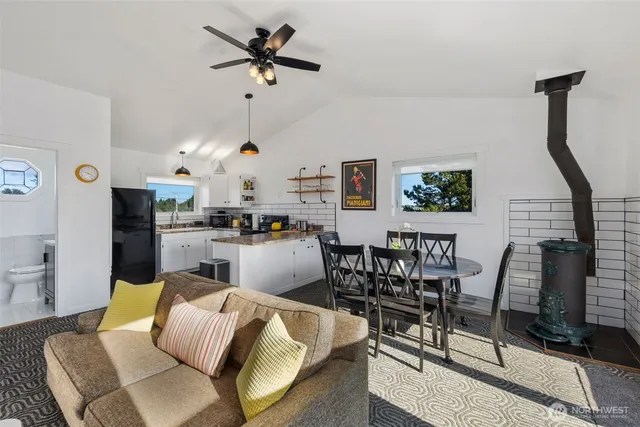 $868,000 | 607 Ocean Beach Boulevard North, Long Beach, WA 98631