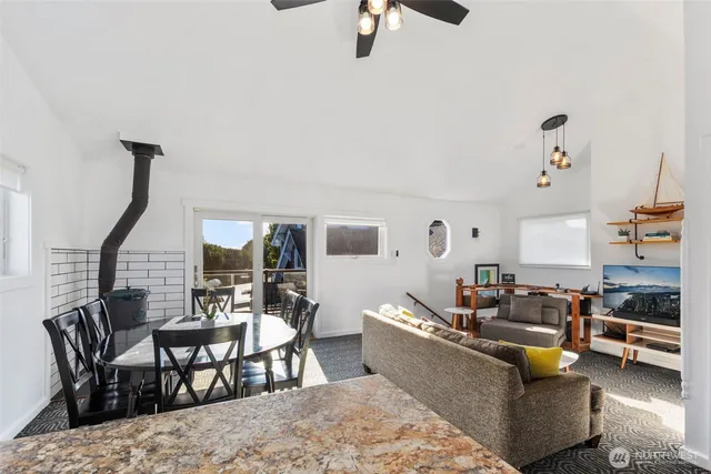 $868,000 | 607 Ocean Beach Boulevard North, Long Beach, WA 98631