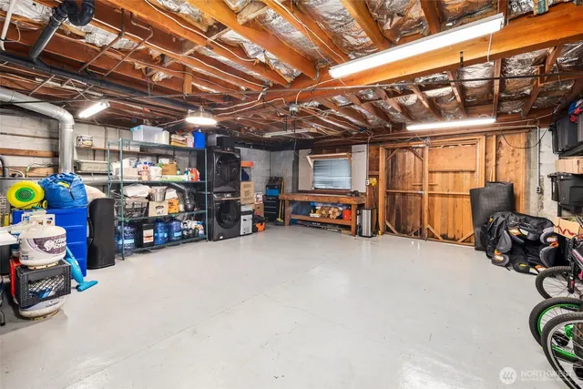 a view of yard with tree in the background