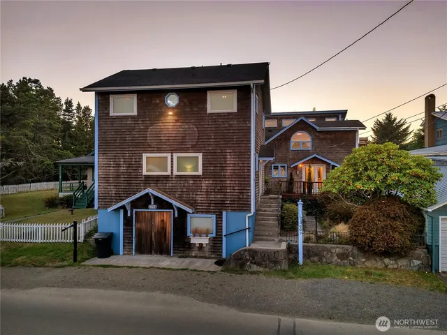 a view of a livingroom with furniture and window